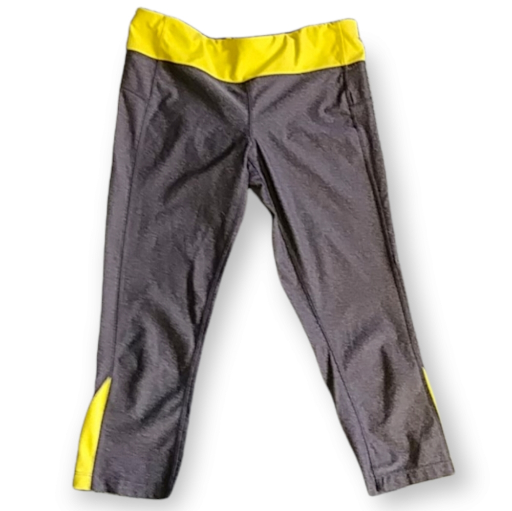 Fitted Athletic Capri Pants